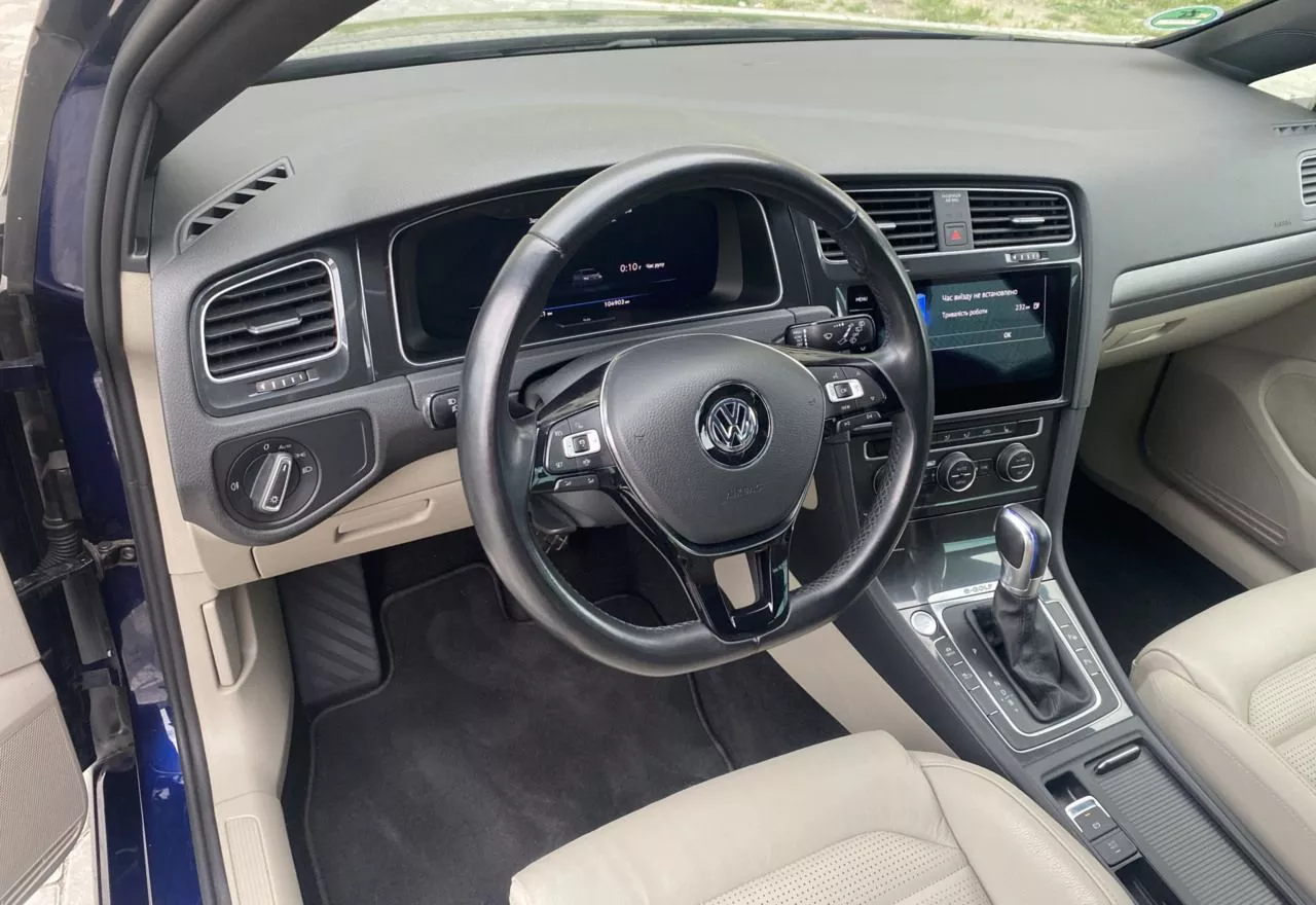 Volkswagen e-Golf  35.8 kWh 2019101