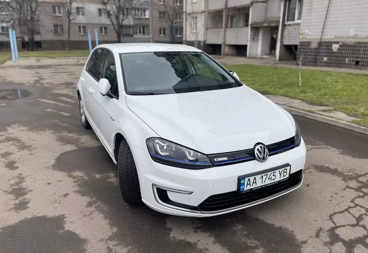 Volkswagen e-Golf  24 kWh 2014161