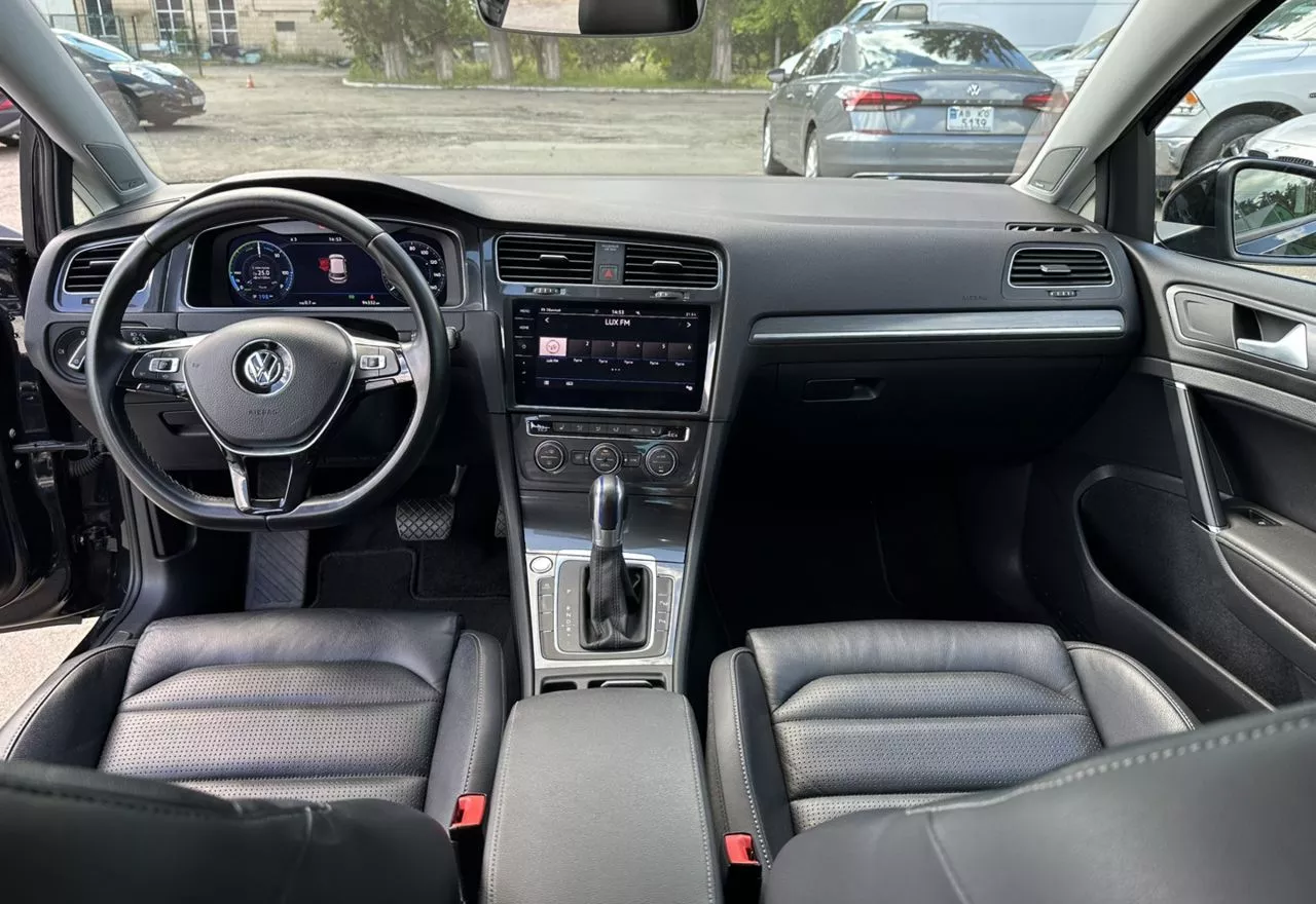 Volkswagen e-Golf  35.8 kWh 2019201