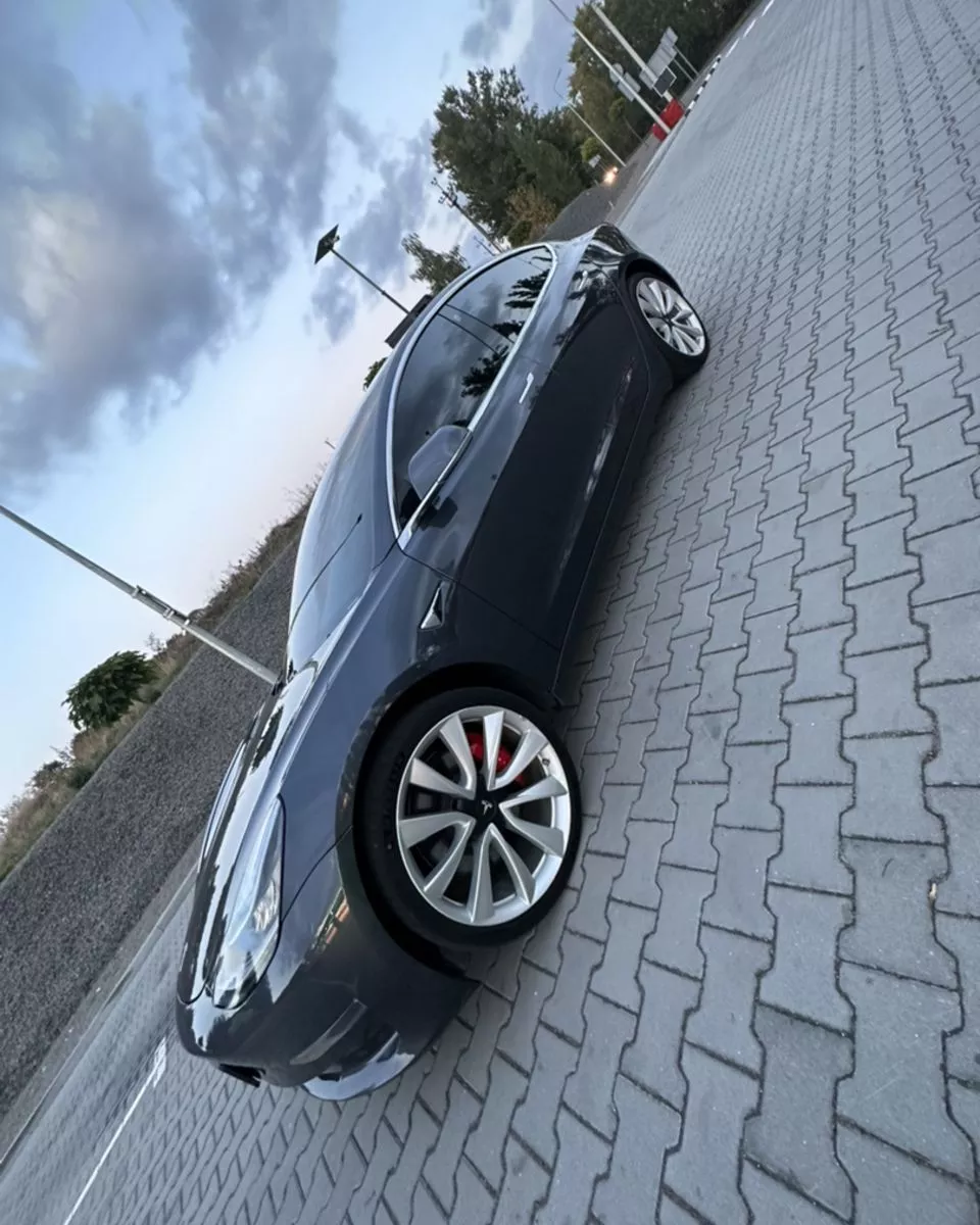 Tesla Model 3  80.5 kWh 201951