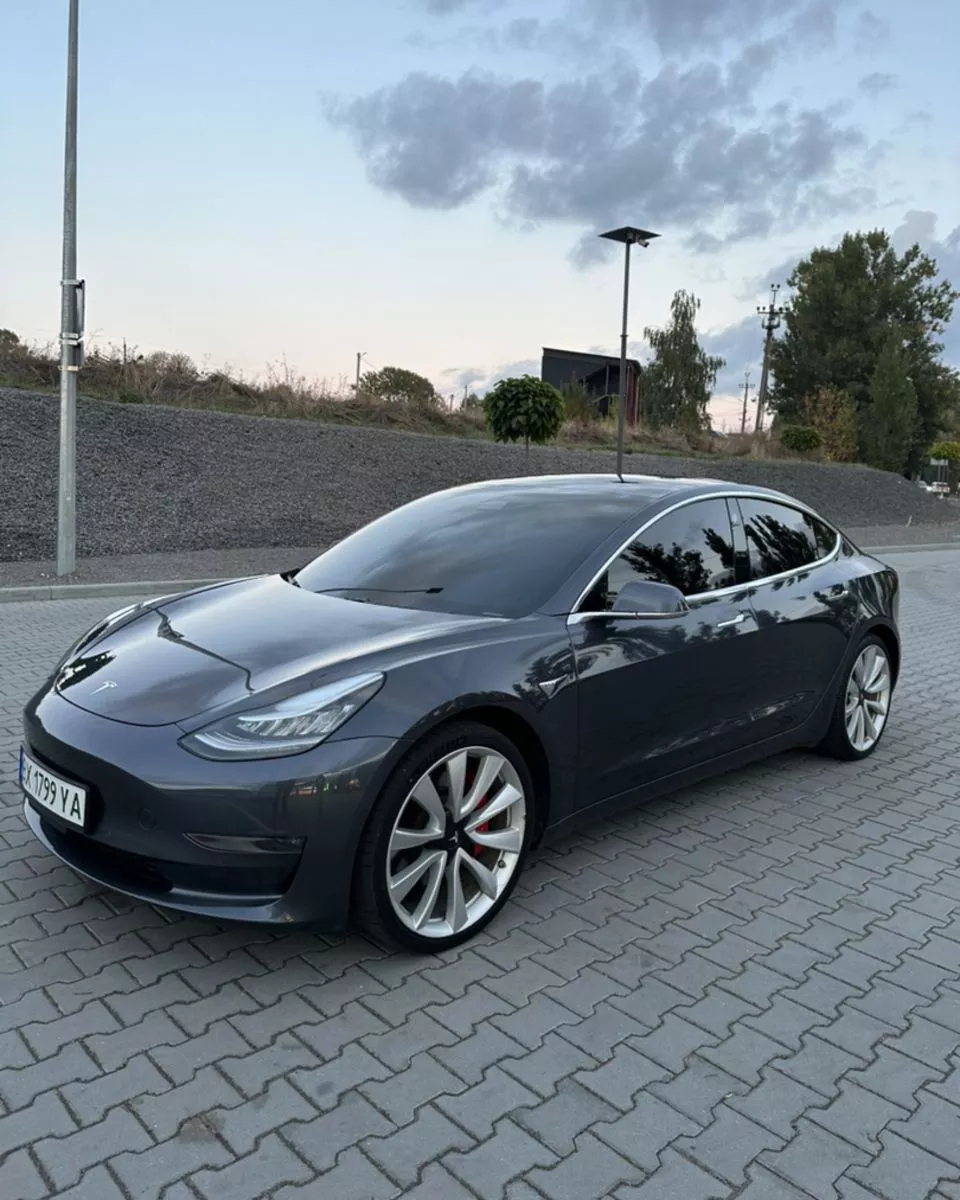 Tesla Model 3  80.5 kWh 2019111