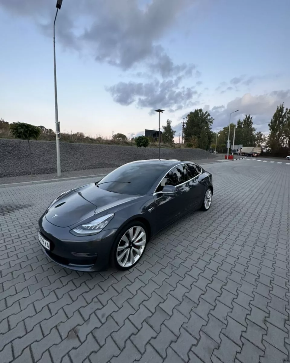 Tesla Model 3  80.5 kWh 2019121