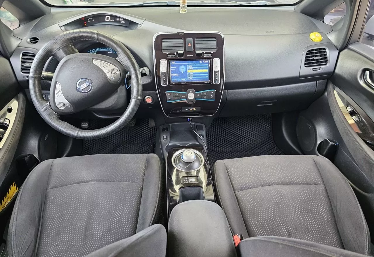 Nissan Leaf  24 kWh 2013241