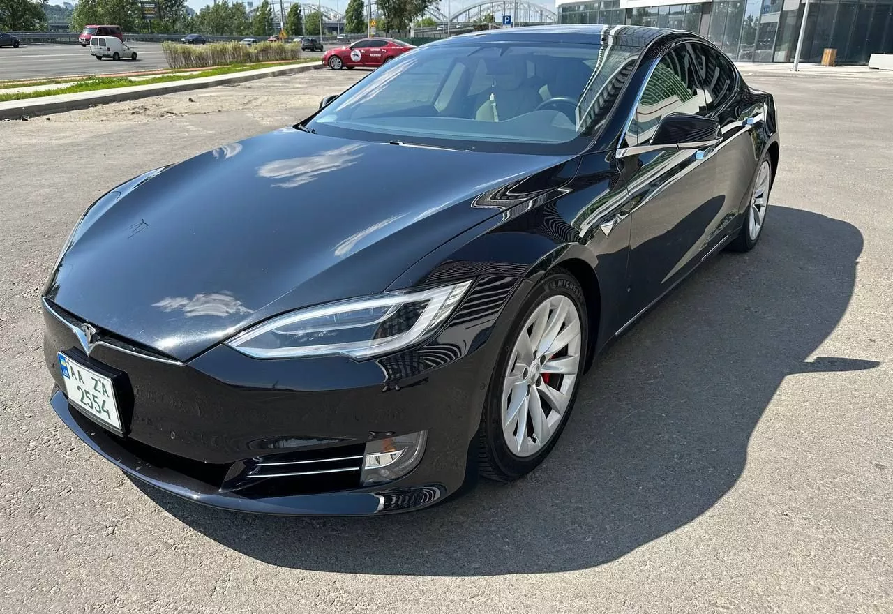 Tesla Model S 