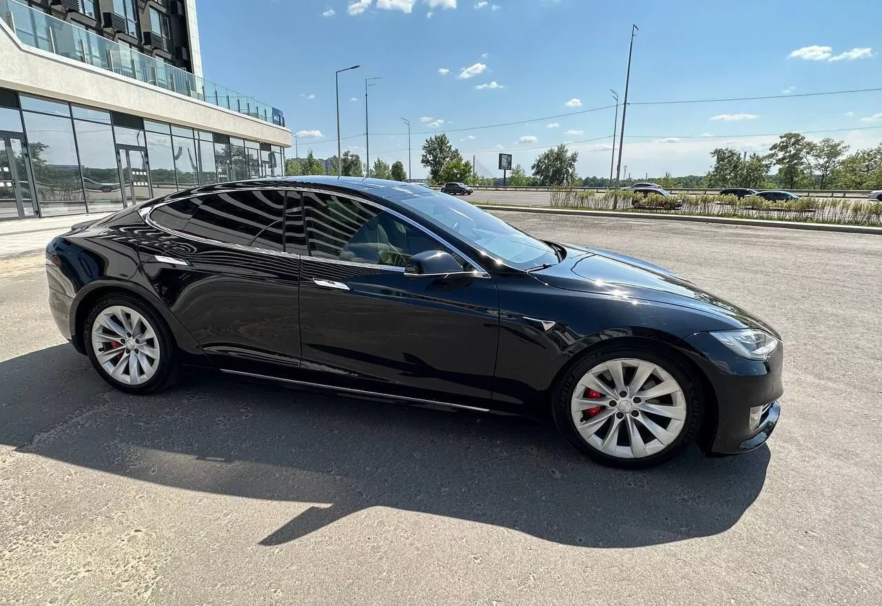 Tesla Model S  90 kWh 201651