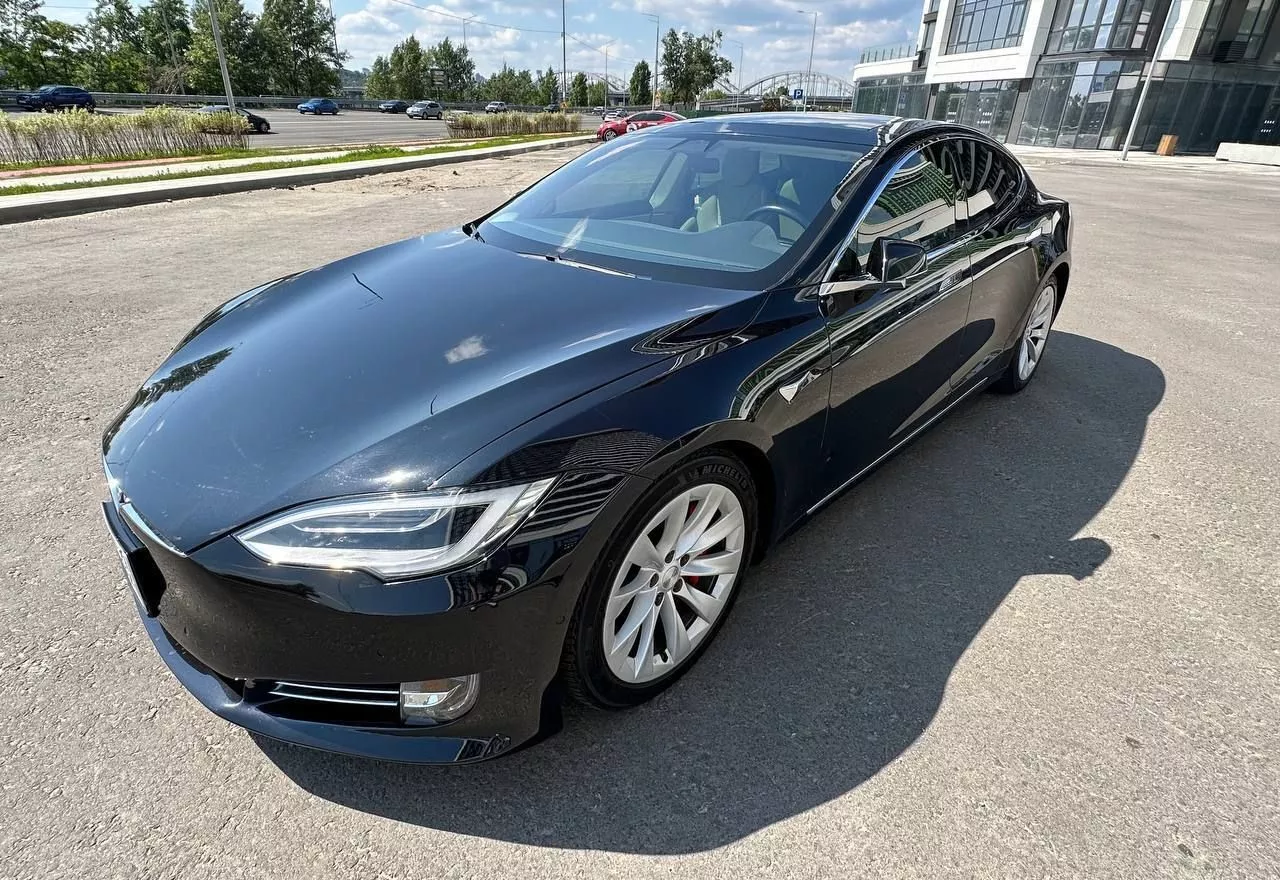 Tesla Model S  90 kWh 2016211