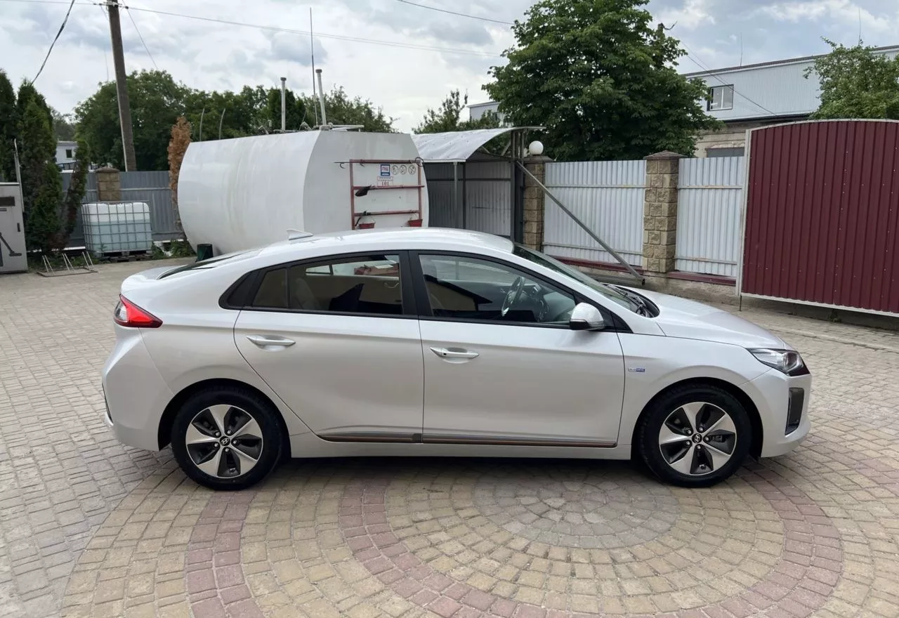 Hyundai Ioniq  2018181