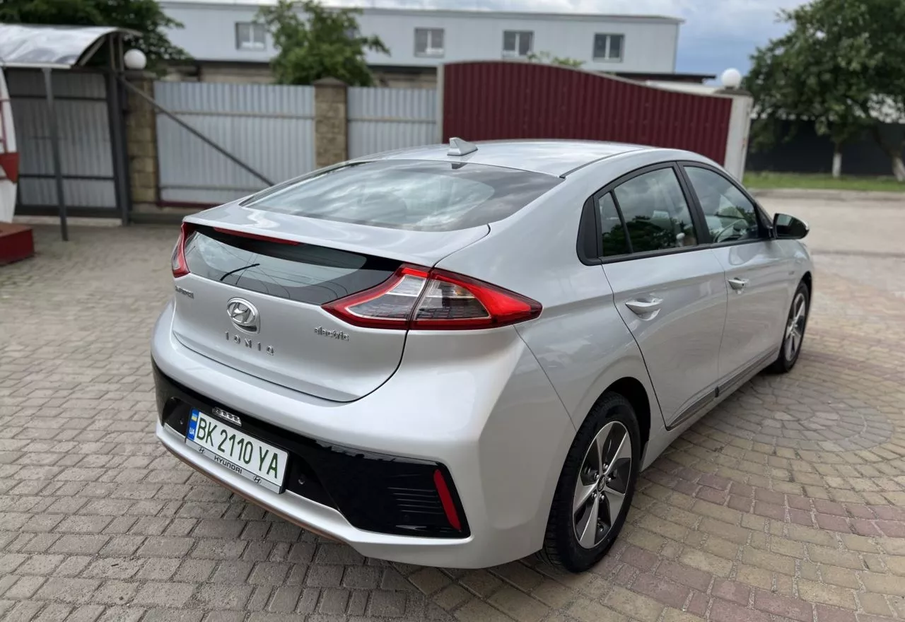 Hyundai Ioniq  2018211