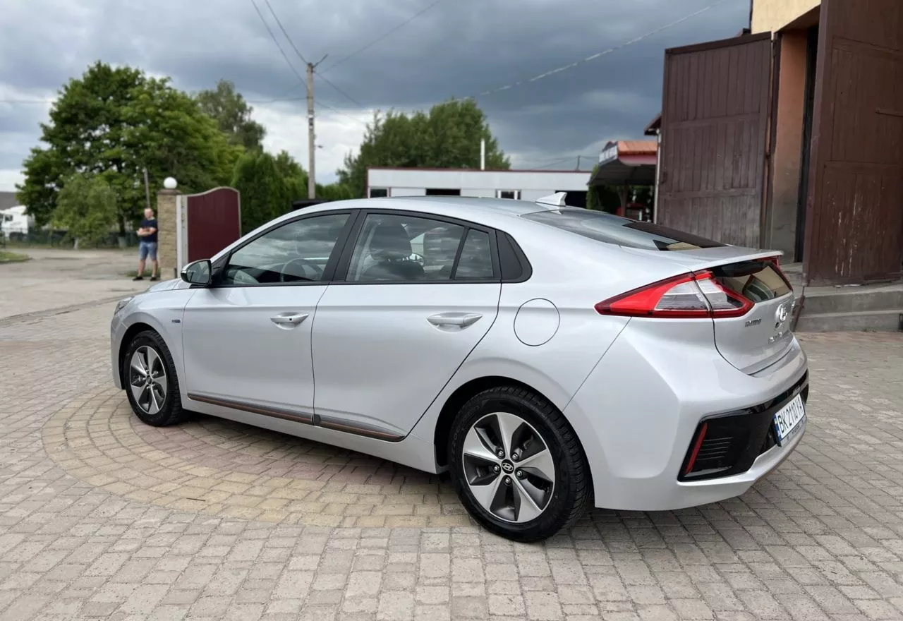 Hyundai Ioniq  2018301