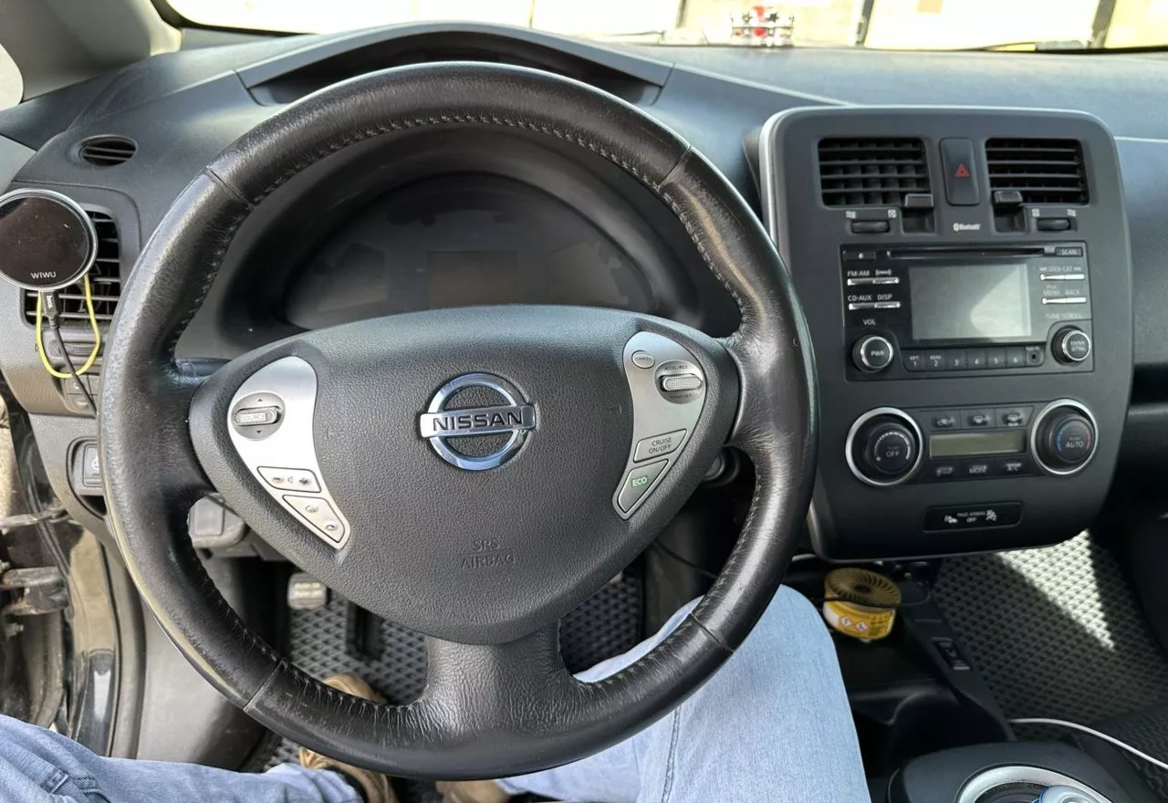Nissan Leaf  24 kWh 2015111