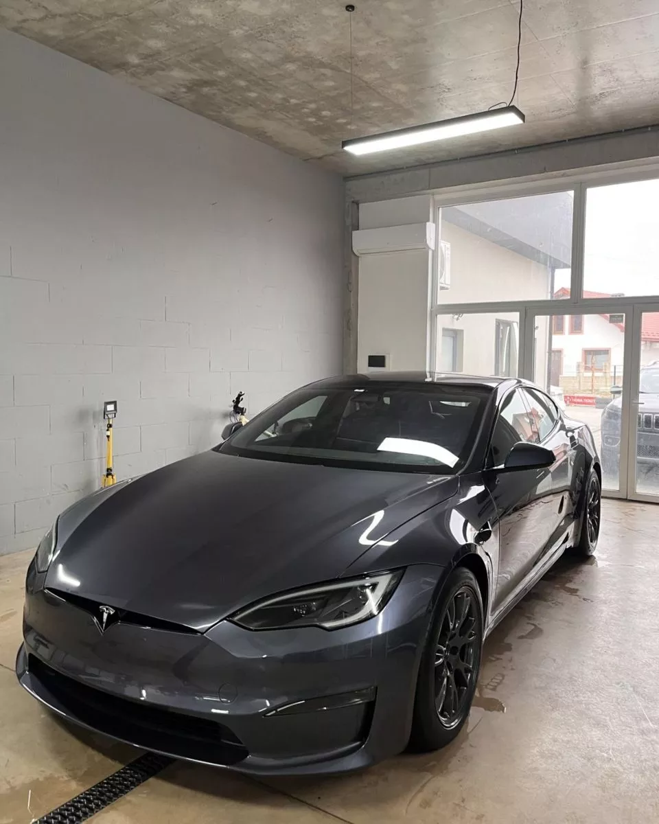 Tesla Model S 