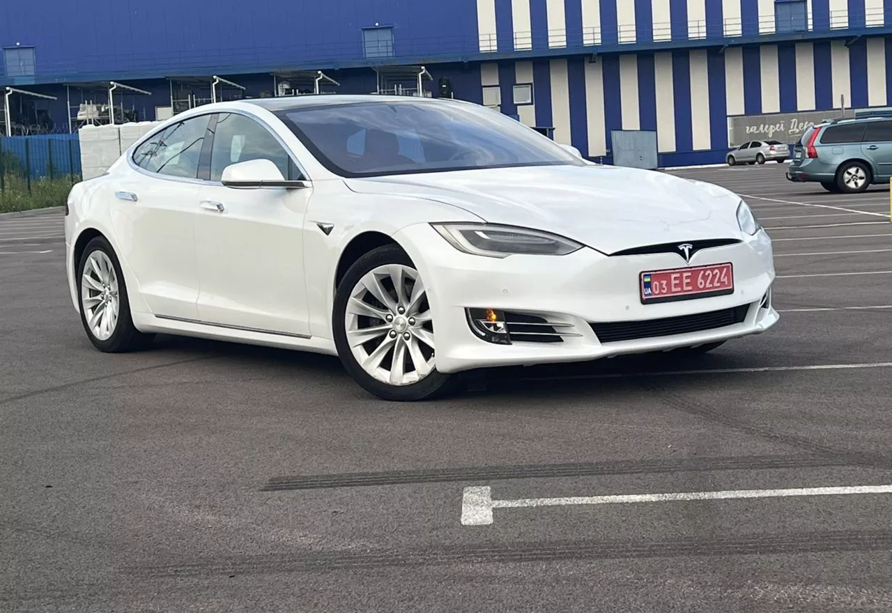 Tesla Model S 