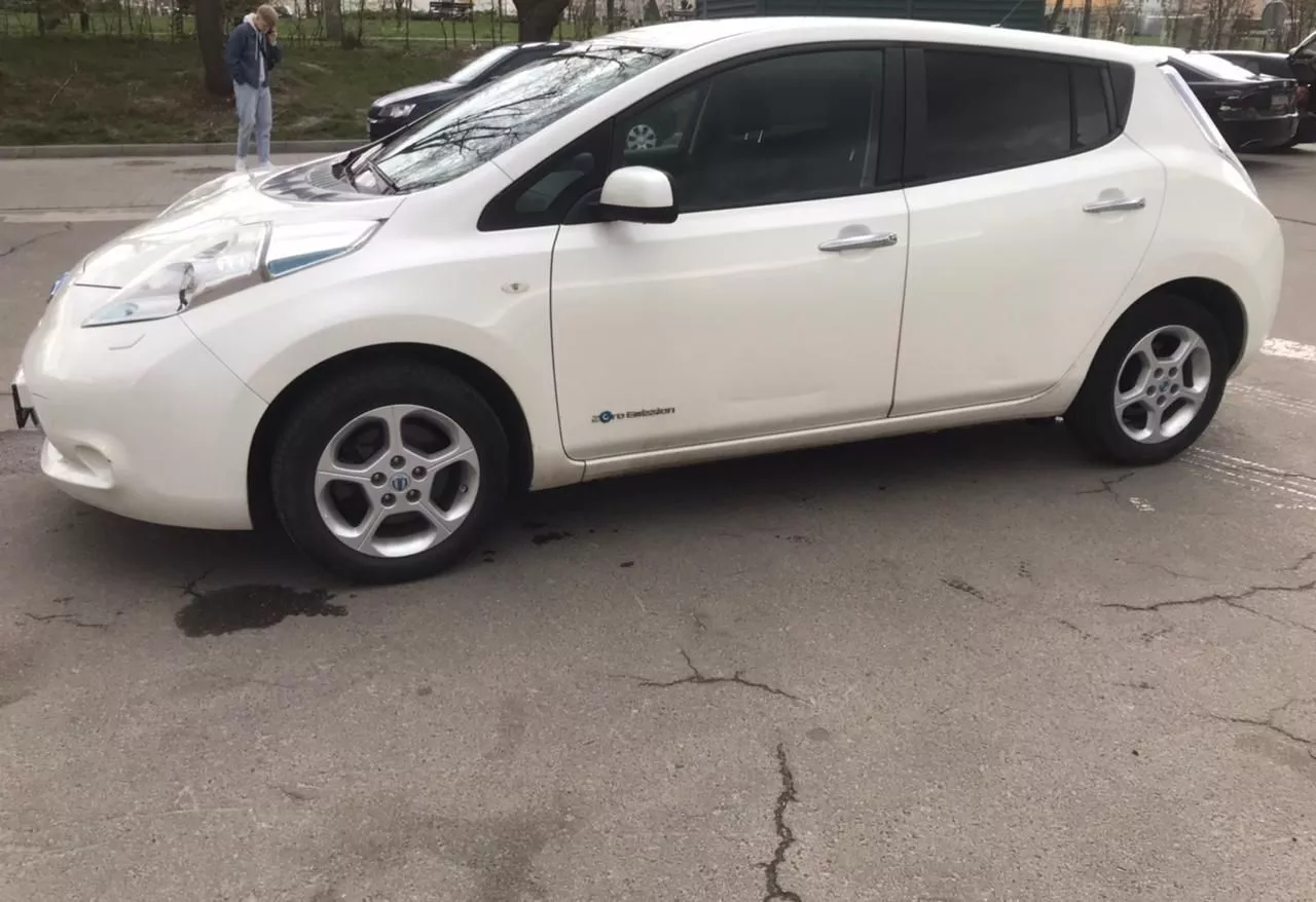 Nissan Leaf  201411