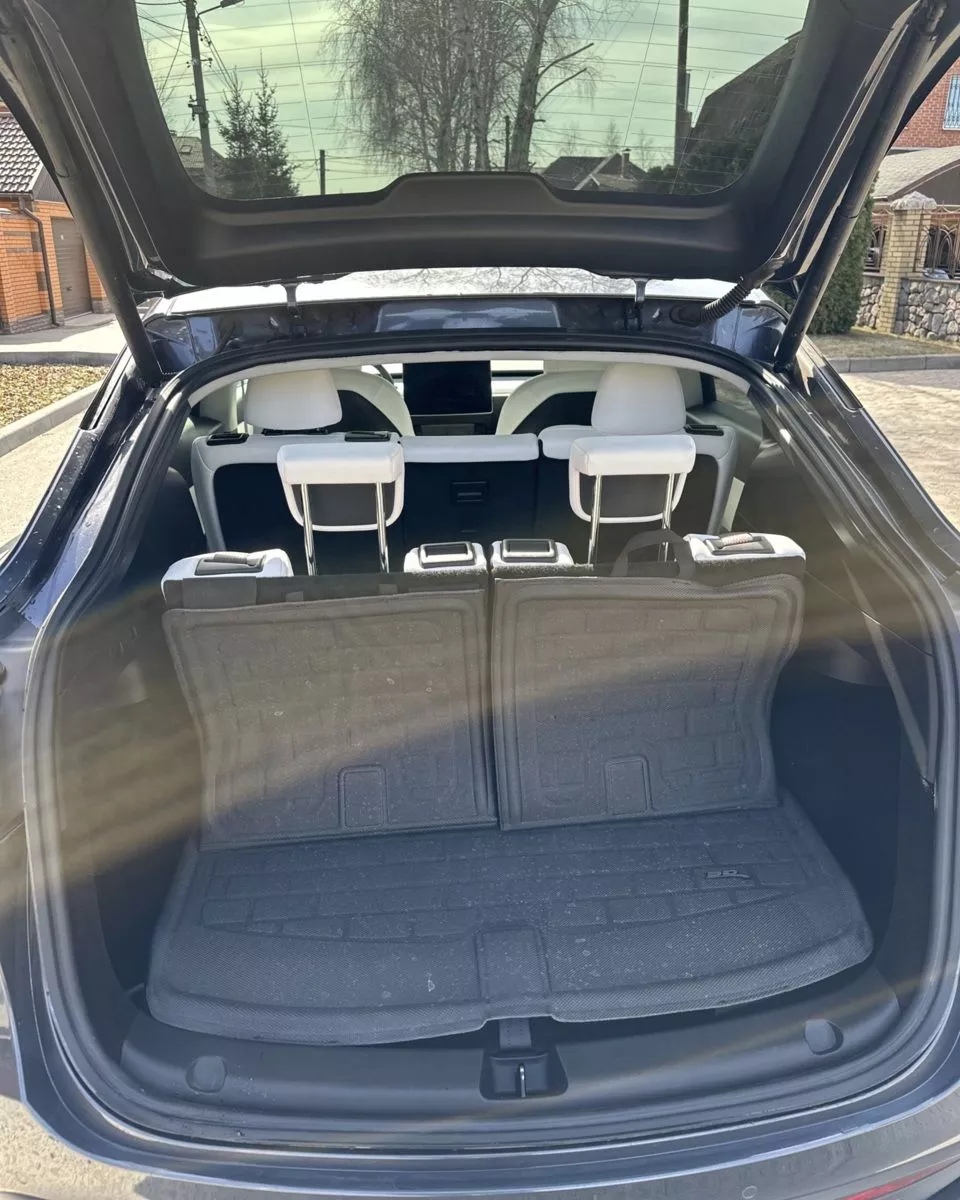 Tesla Model Y  82 kWh 2021181