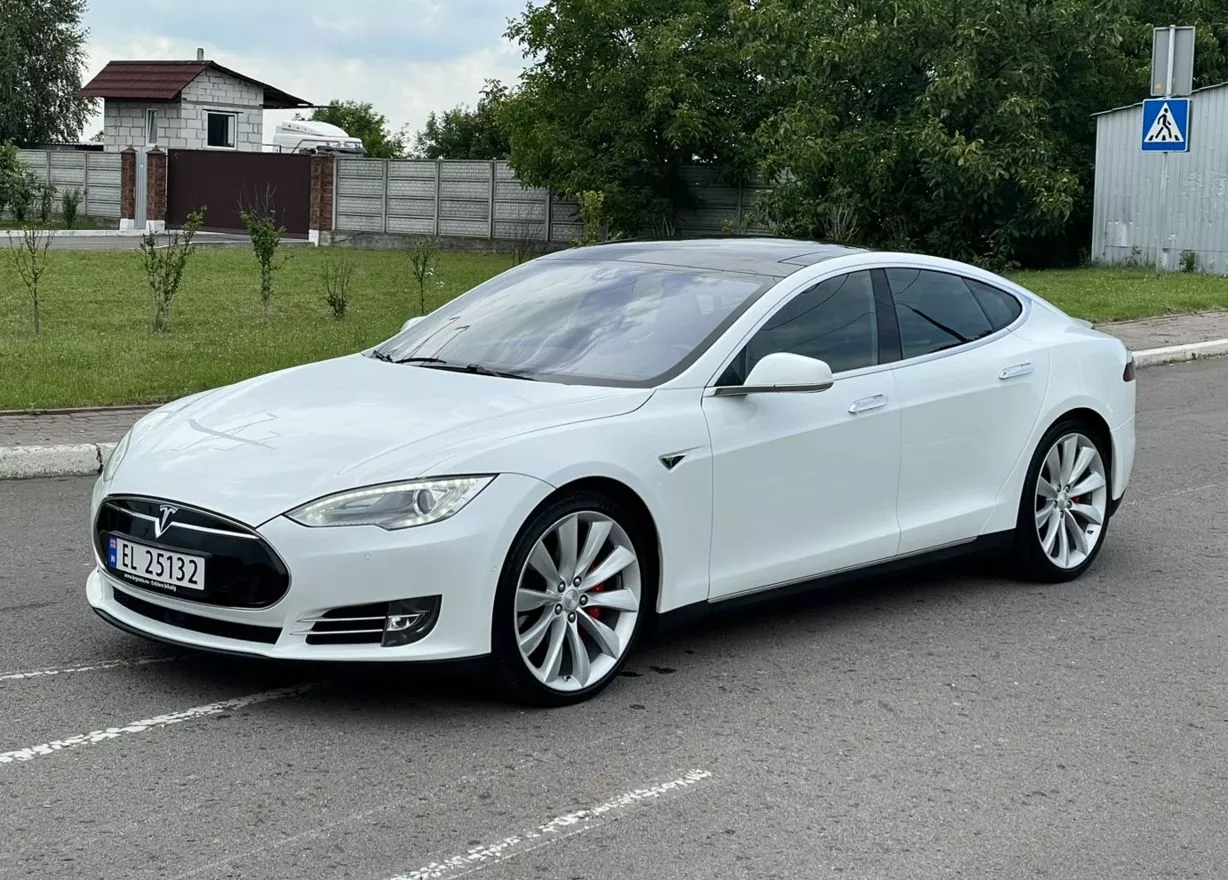 Tesla Model S  85 kWh 201511