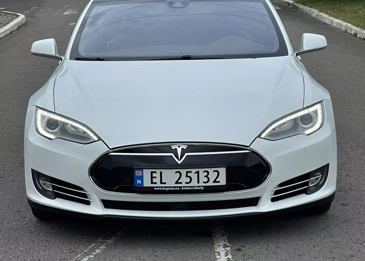 Tesla Model S  85 kWh 201531