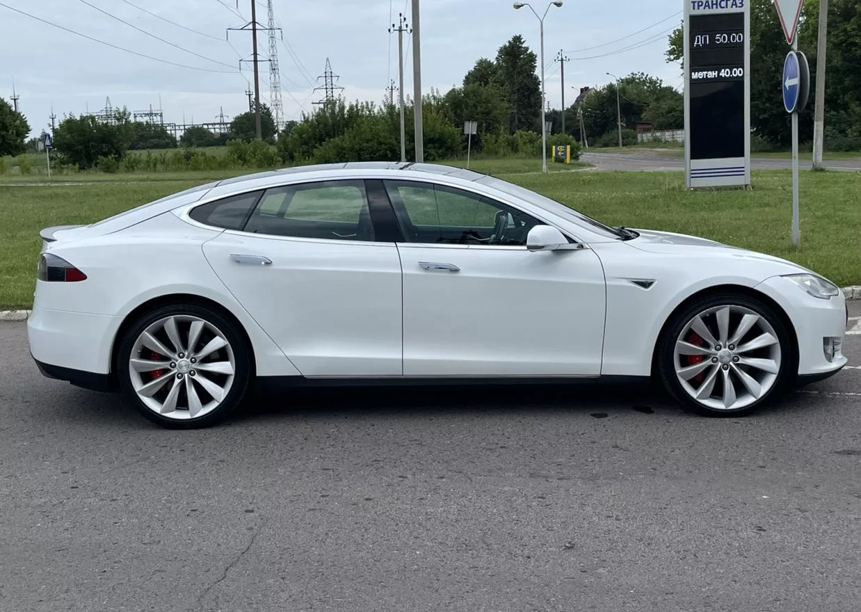 Tesla Model S  85 kWh 201551