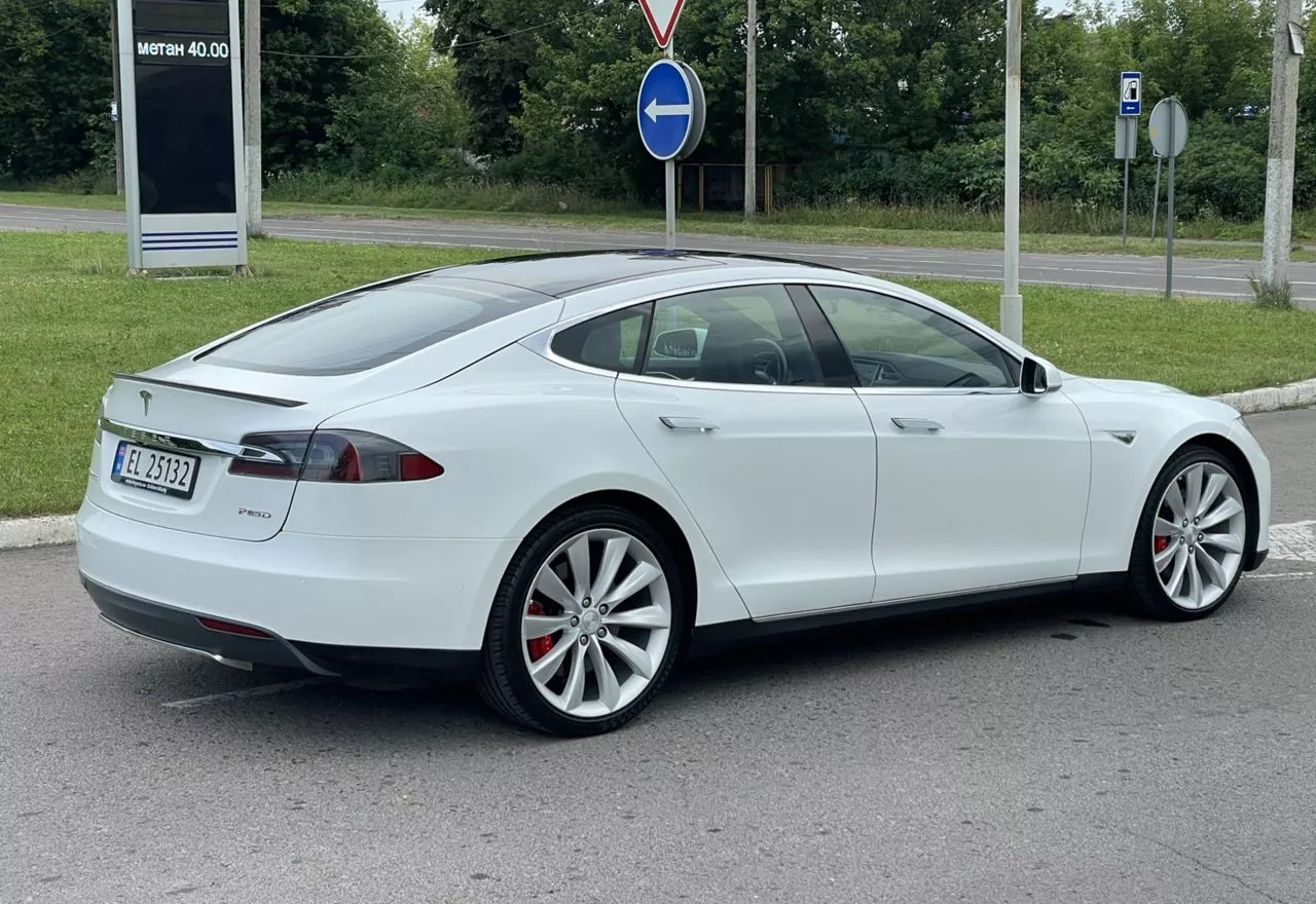 Tesla Model S  85 kWh 201561