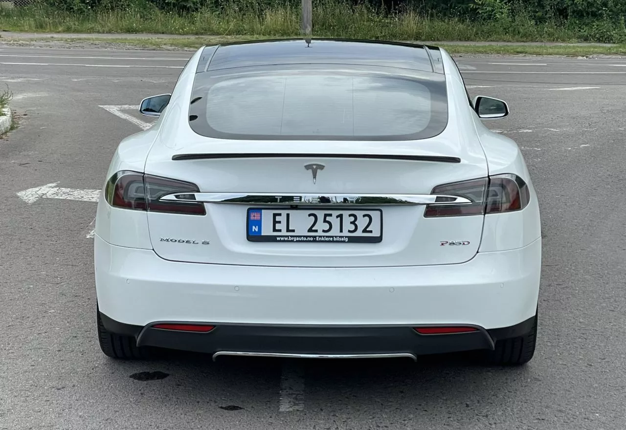 Tesla Model S  85 kWh 201581