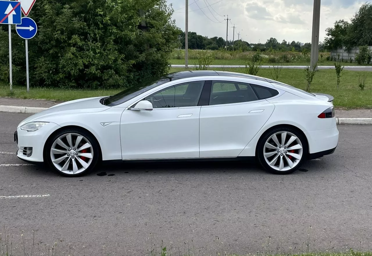 Tesla Model S  85 kWh 2015101