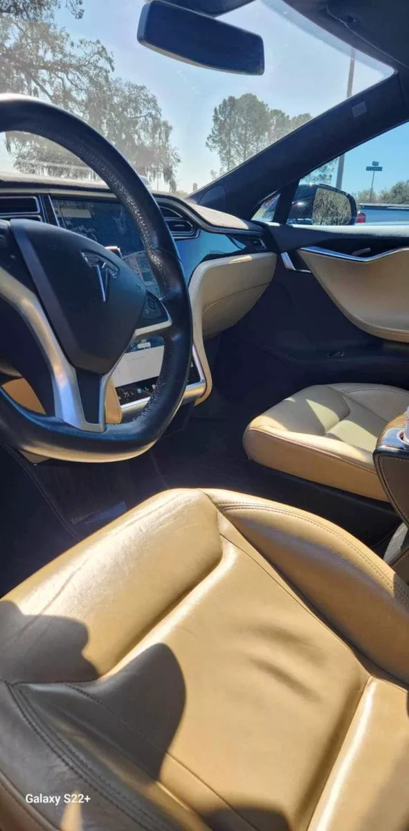 Tesla Model S  70 kWh 201551