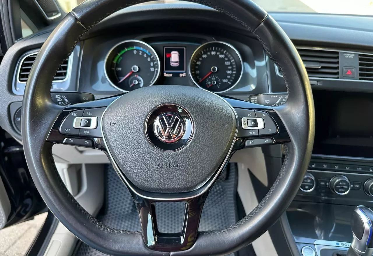 Volkswagen e-Golf  2018141