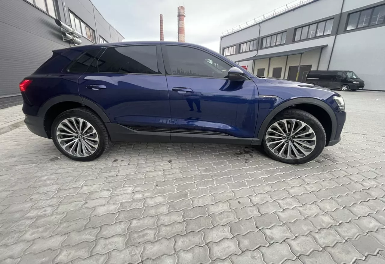 Audi E-tron  71 kWh 2021411