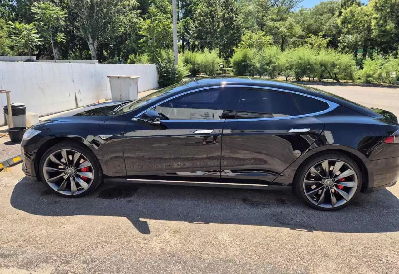 Tesla Model S  85 kWh 201461