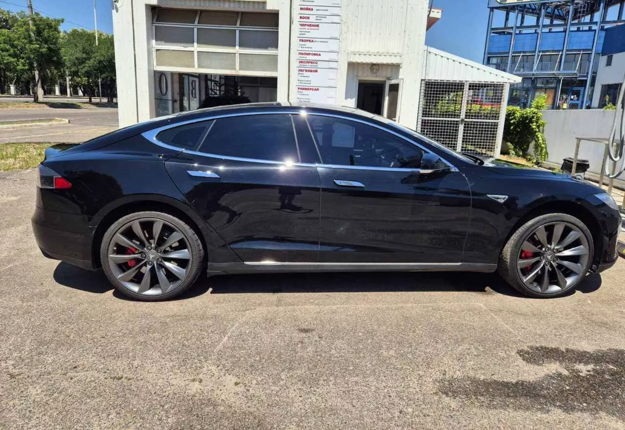 Tesla Model S  85 kWh 201481