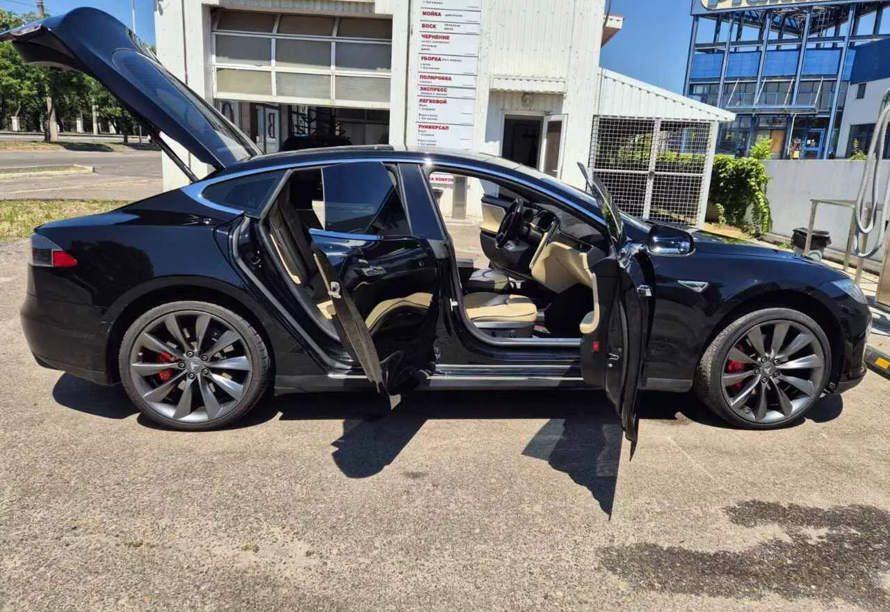 Tesla Model S  85 kWh 2014151