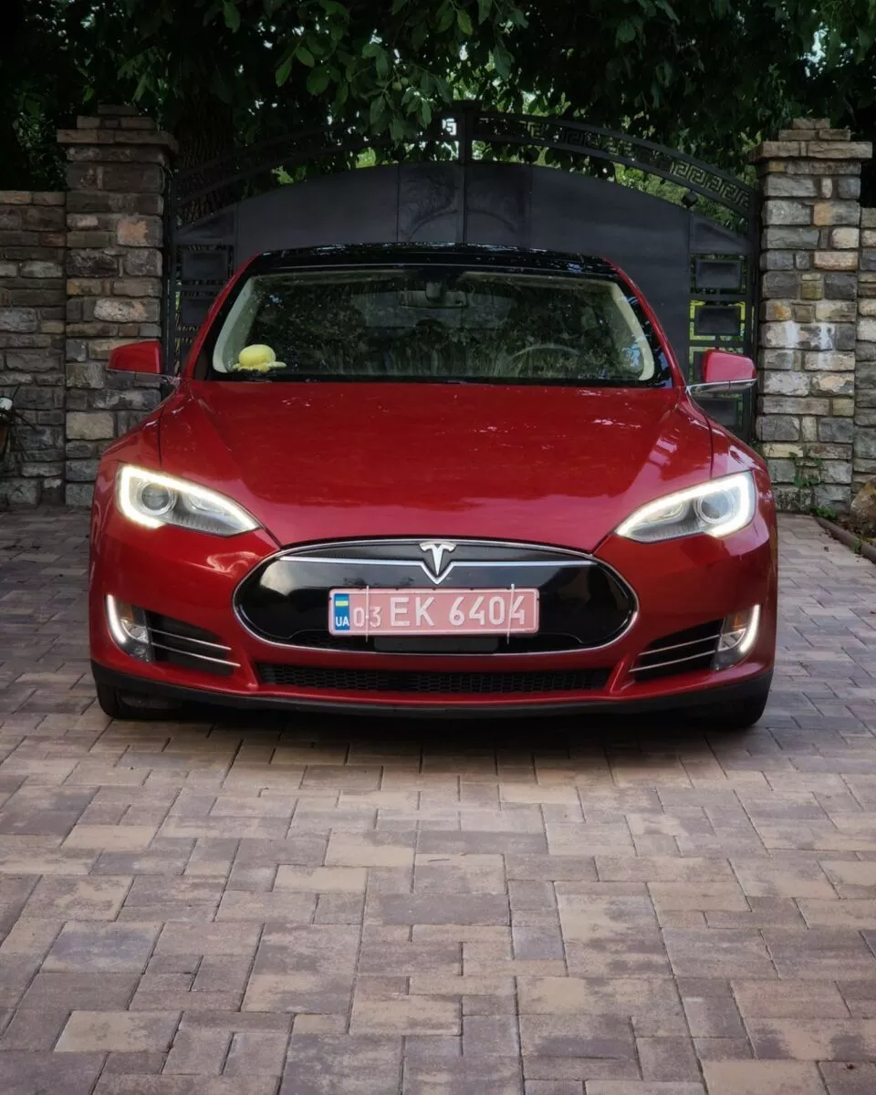 Tesla Model S 