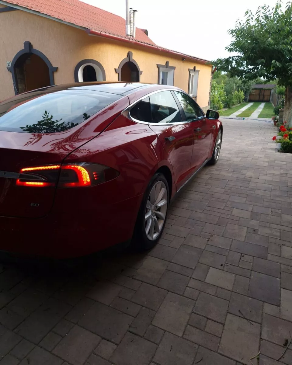 Tesla Model S  60 kWh 201331