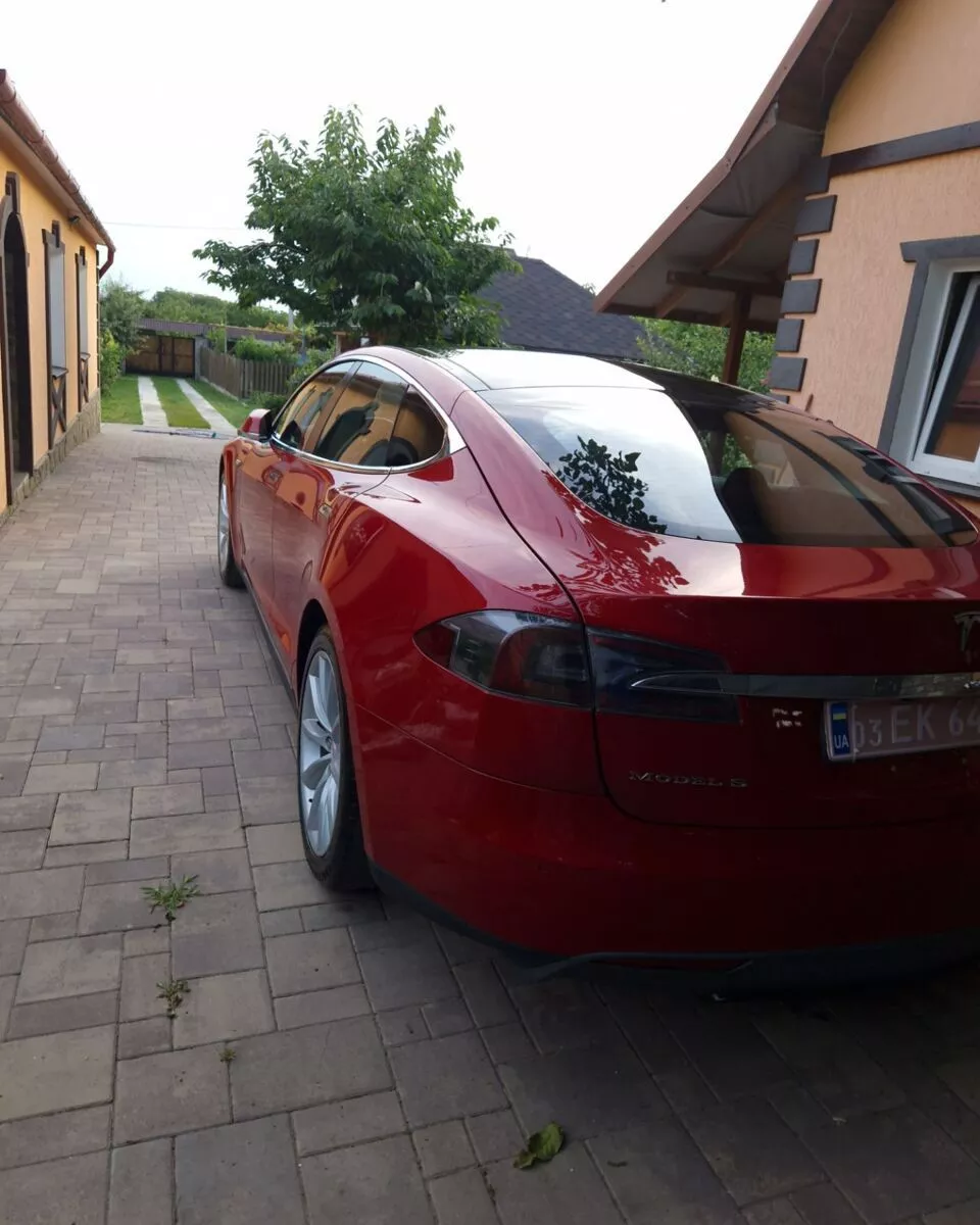 Tesla Model S  60 kWh 201351