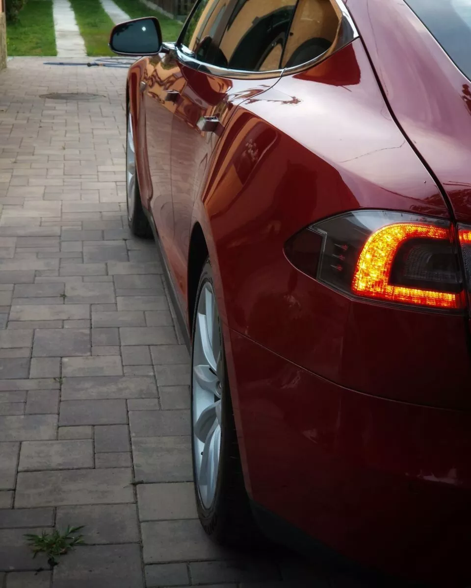 Tesla Model S  60 kWh 201361