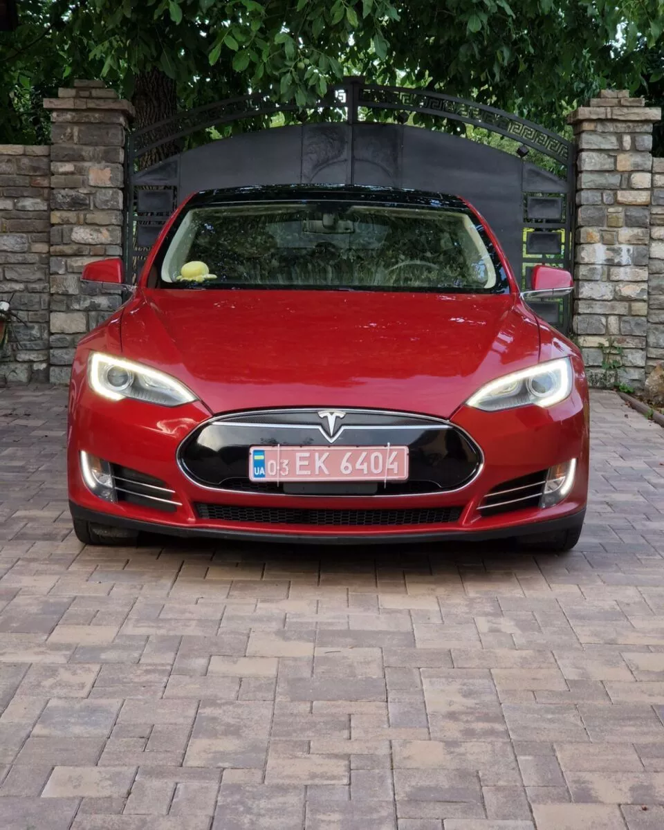 Tesla Model S  60 kWh 201381