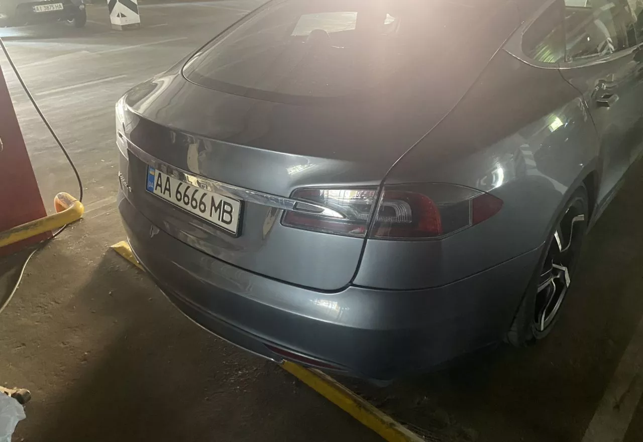 Tesla Model S  60 kWh 201321