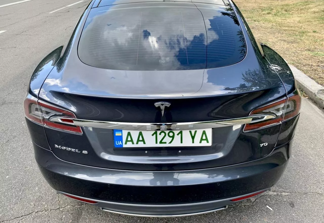 Tesla Model S  2016101