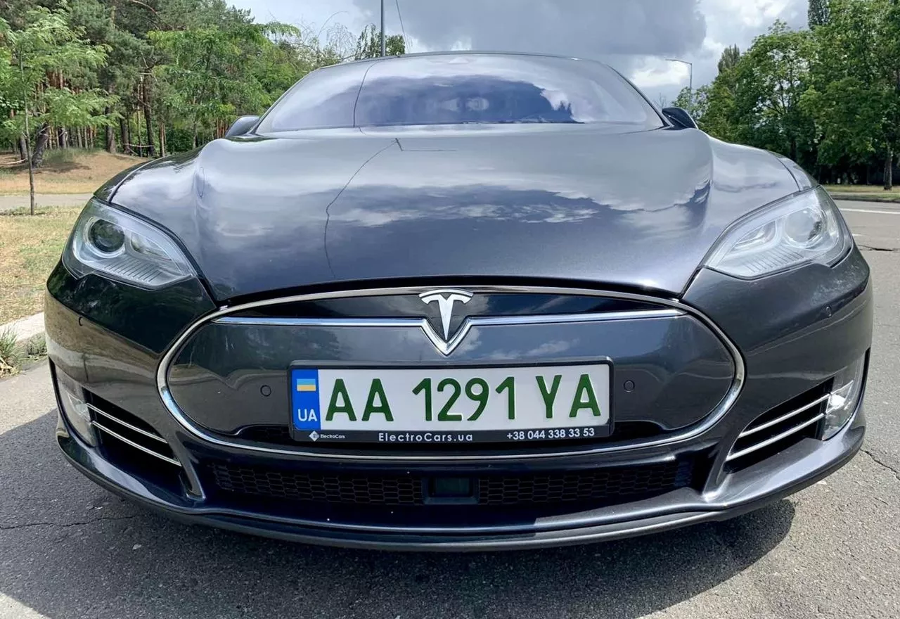 Tesla Model S  2016121