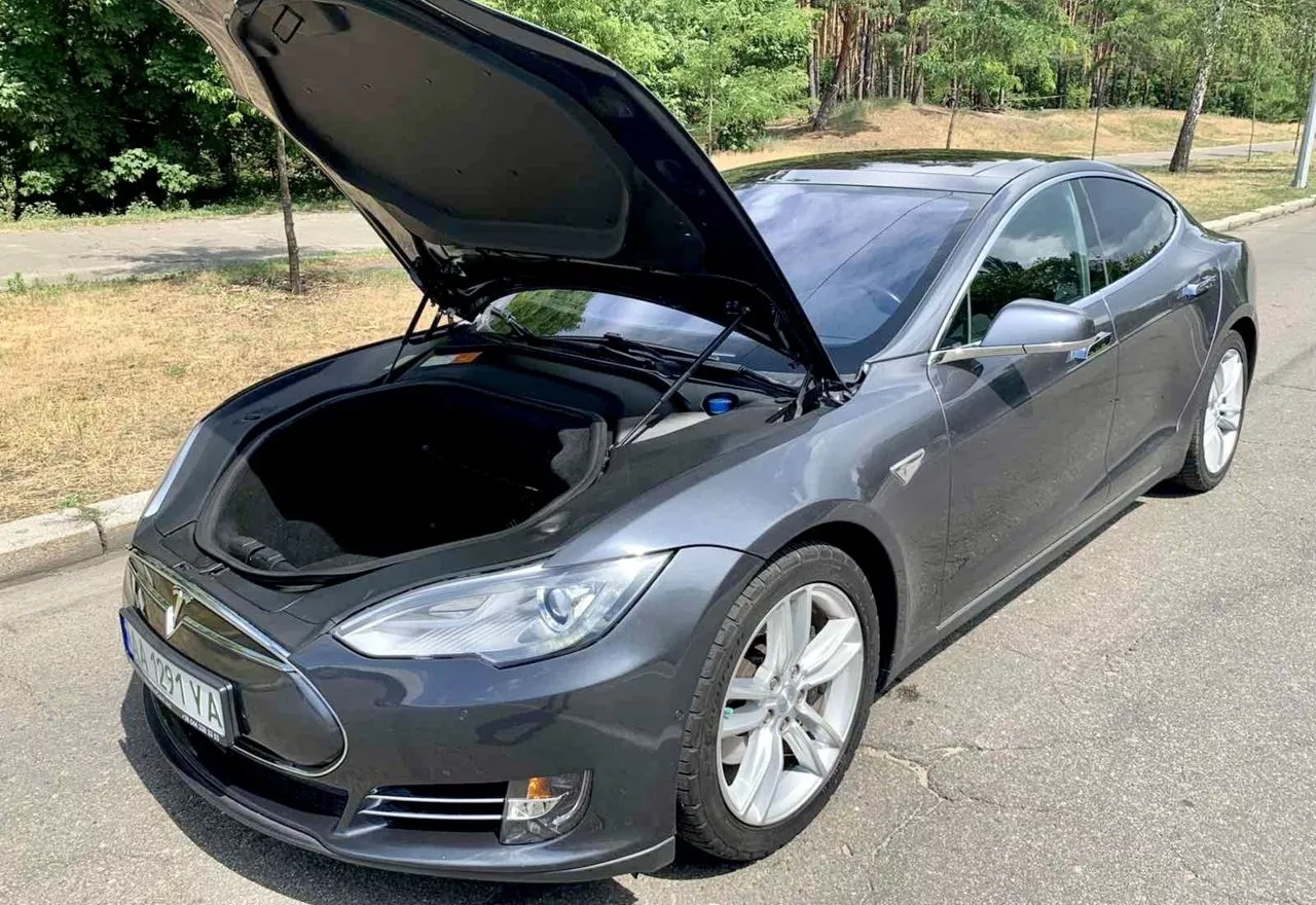 Tesla Model S  2016131