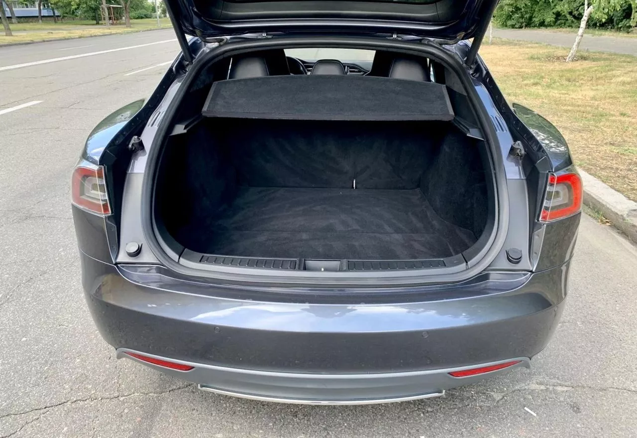 Tesla Model S  2016301