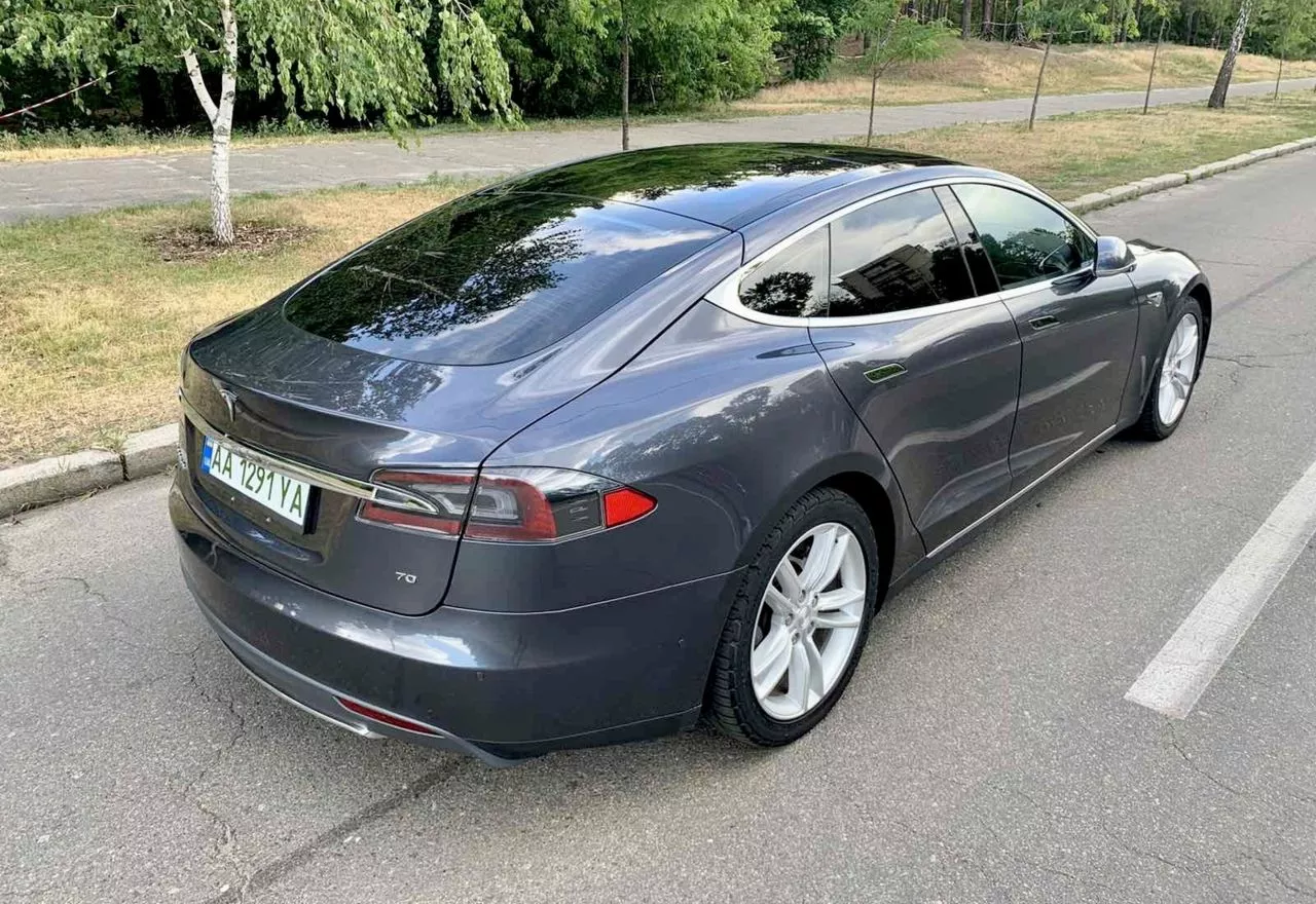 Tesla Model S  2016331