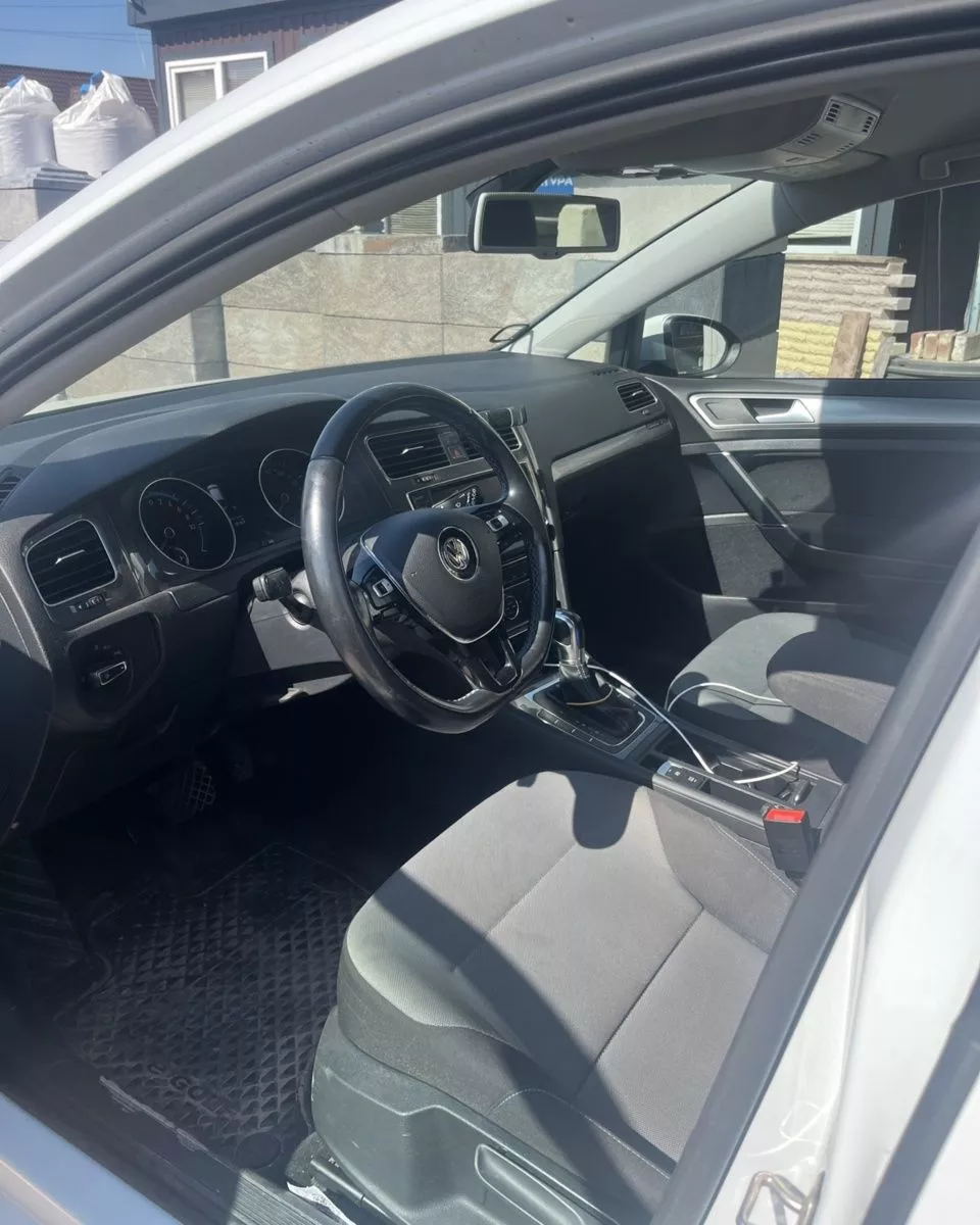 Volkswagen e-Golf  24 kWh 201541