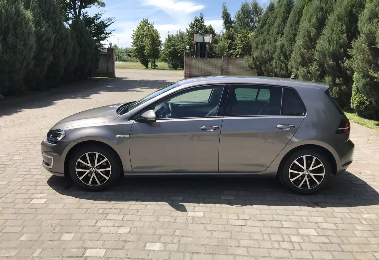 Volkswagen e-Golf  24 kWh 2015211