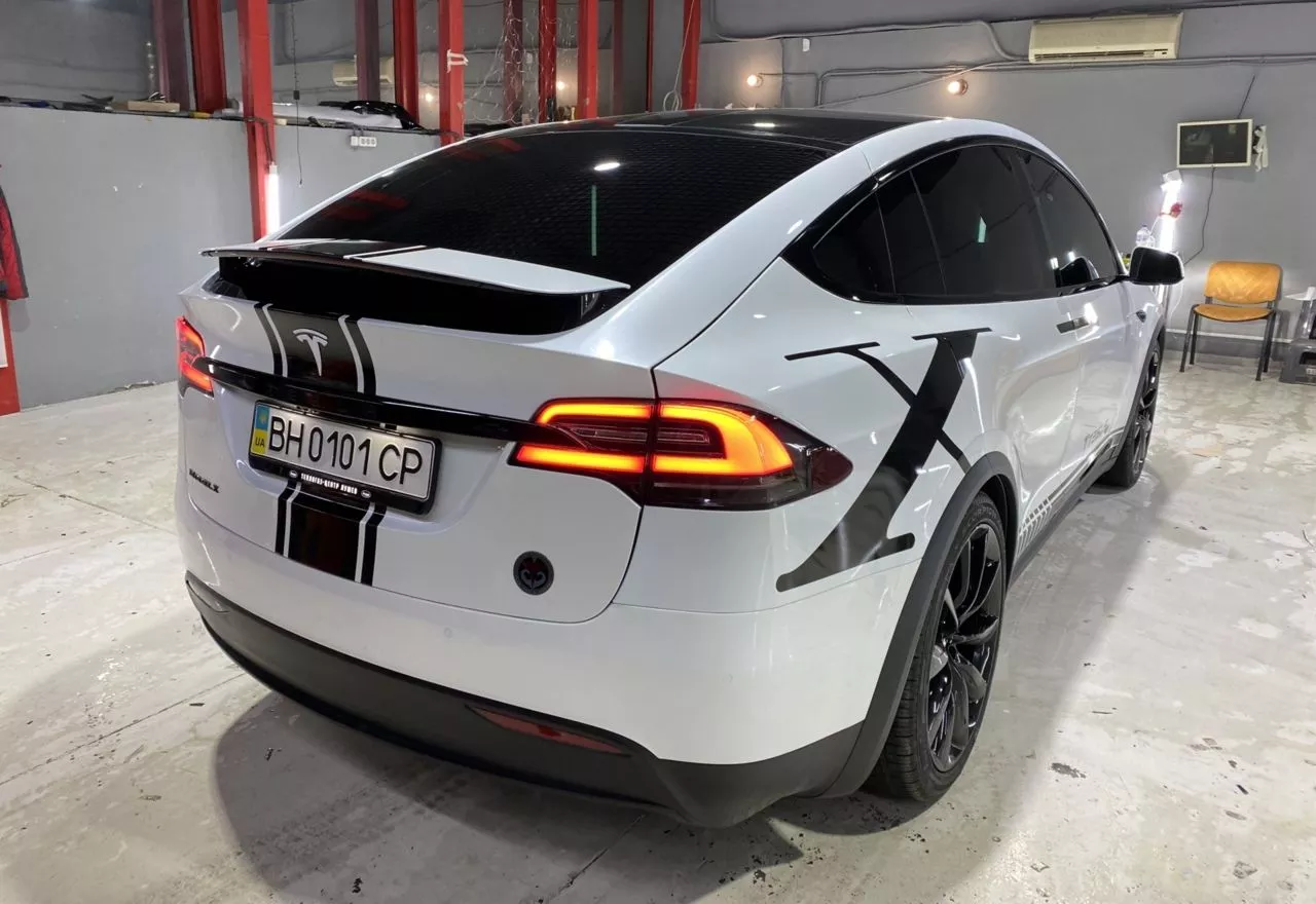 Tesla Model X 