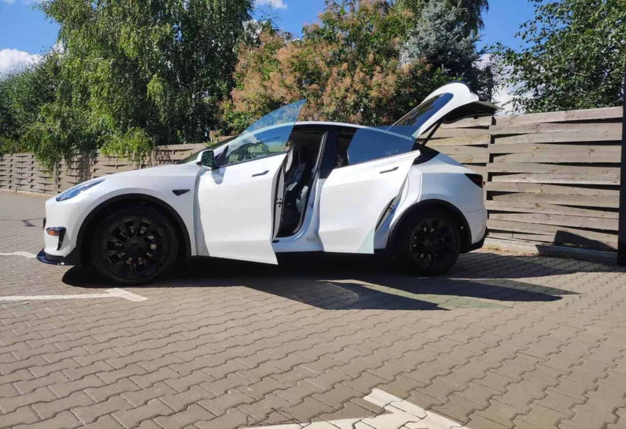 Tesla Model Y  75 kWh 2020121