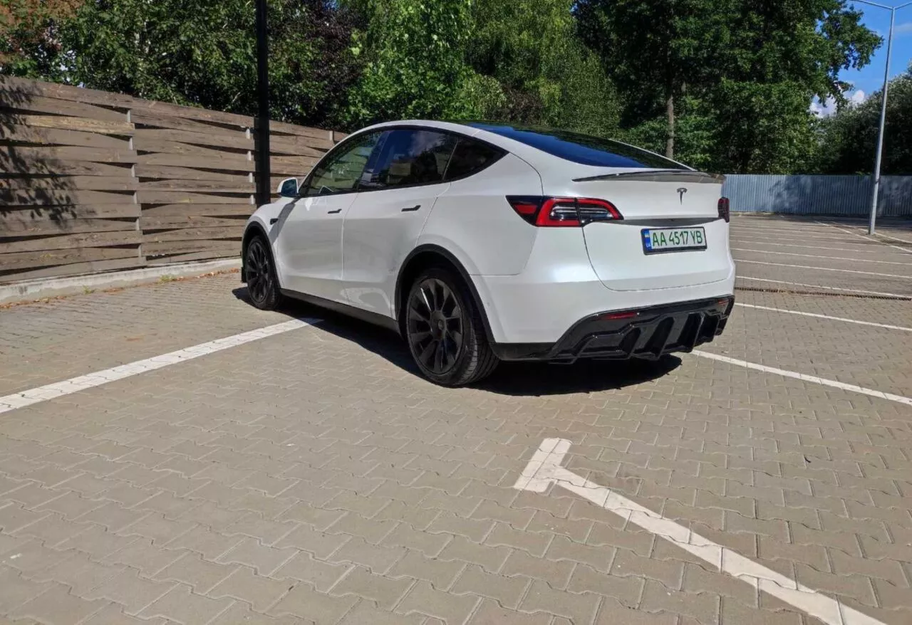 Tesla Model Y  75 kWh 2020131