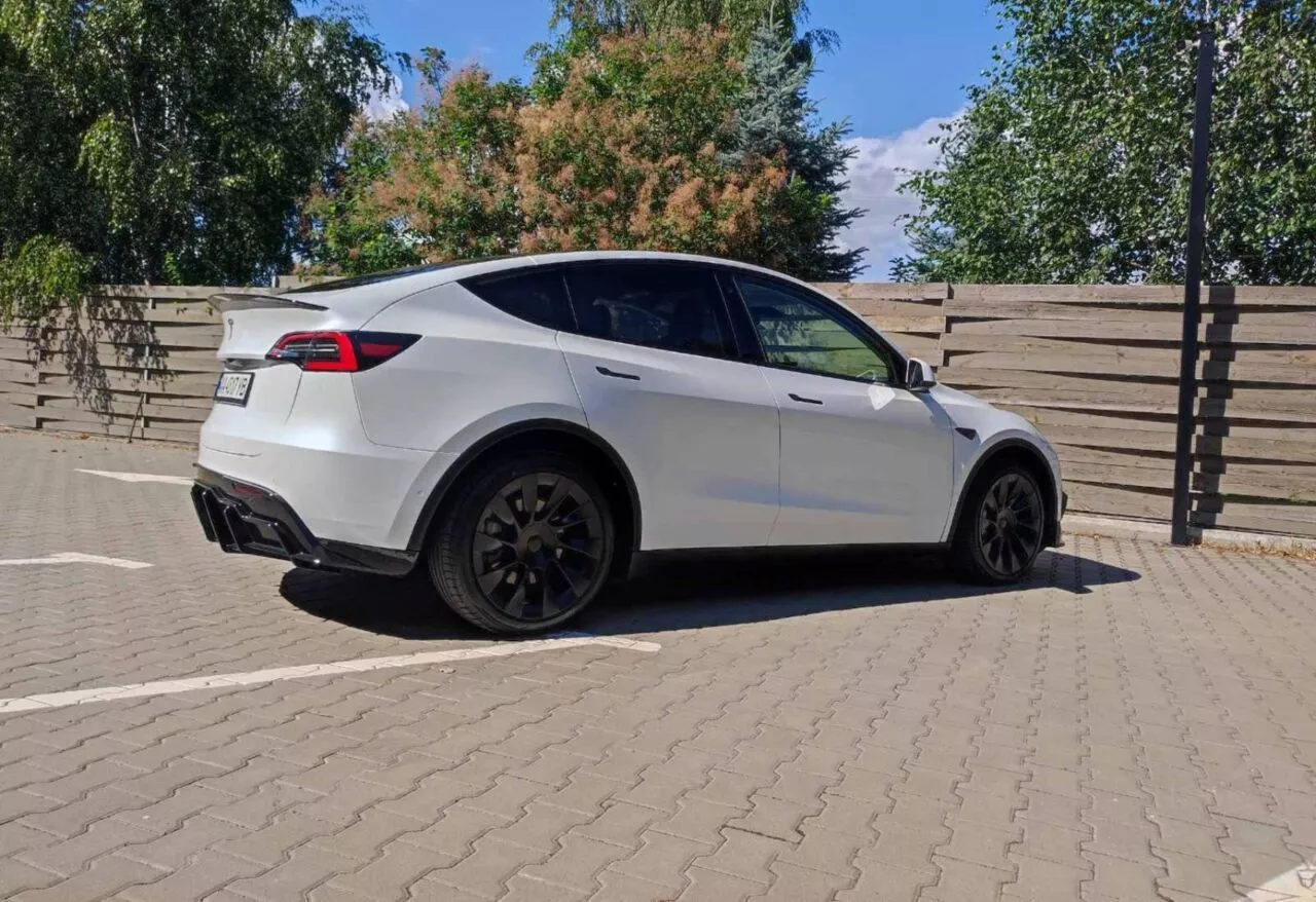 Tesla Model Y  75 kWh 2020141