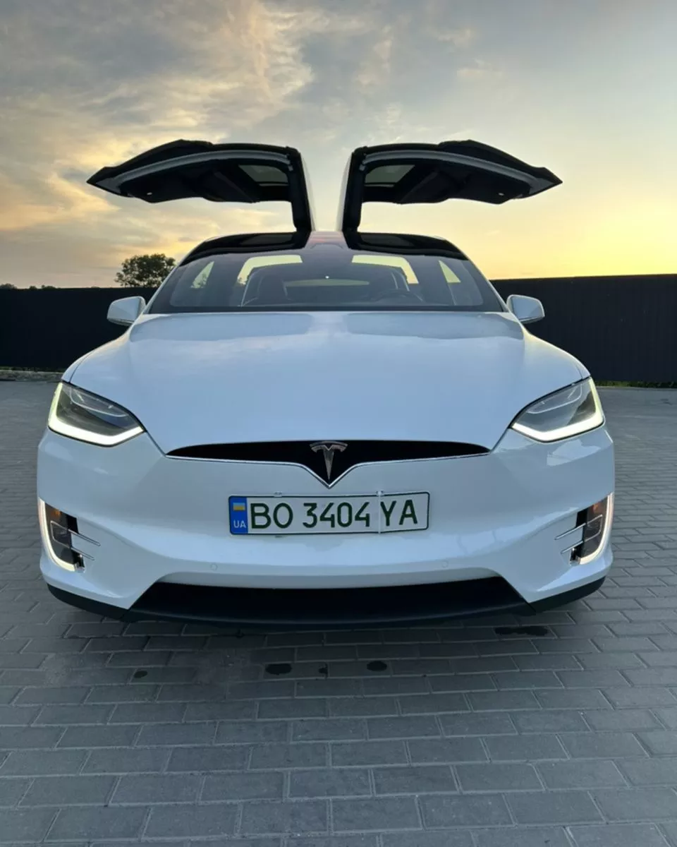 Tesla Model X 