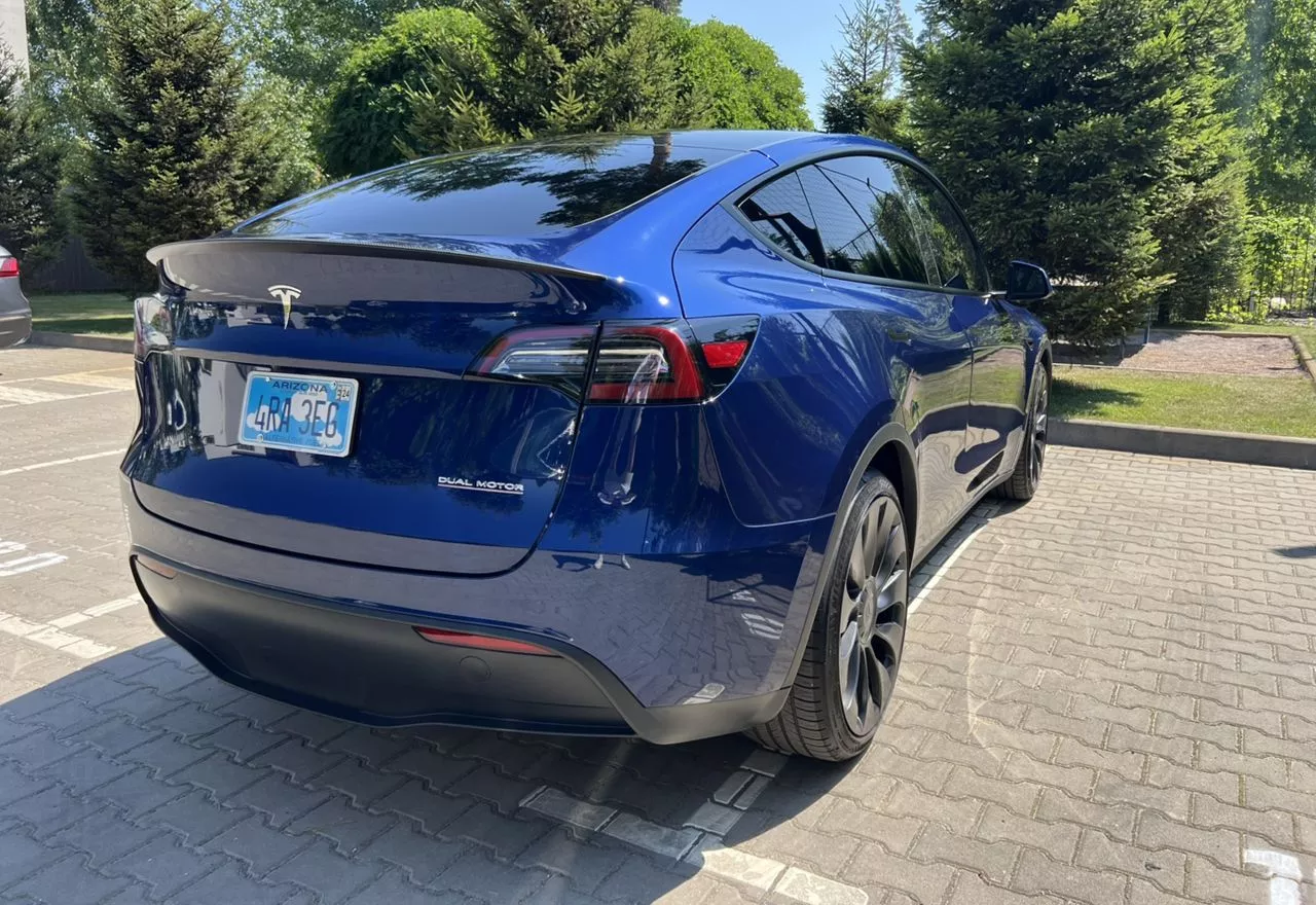 Tesla Model Y  82 kWh 202351