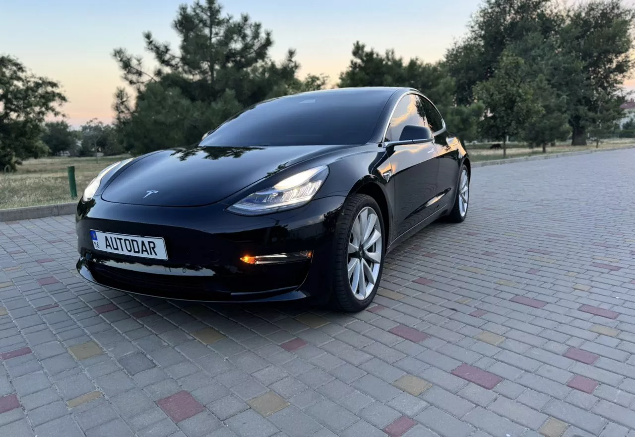 Tesla Model 3  201811